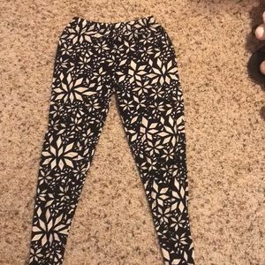 Patterned leggings size small great condition